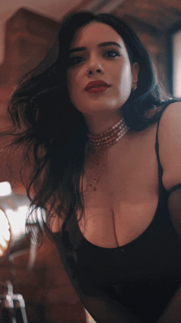 Chedia, plus size model at Ms Curvaceous UK